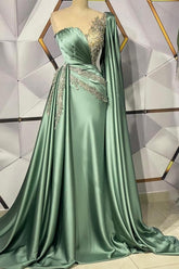 Bodenlanges Meerjungfrau-Ballkleid mit Herzausschnitt, Applikationen und Rüschen und seitlicher Schleppe